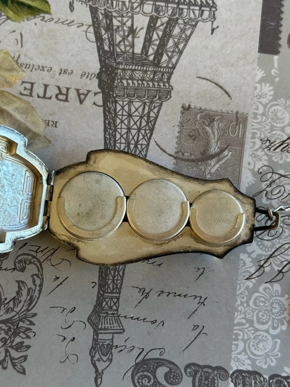 Antique Vintage Coin Purse Compact on Finger Chain